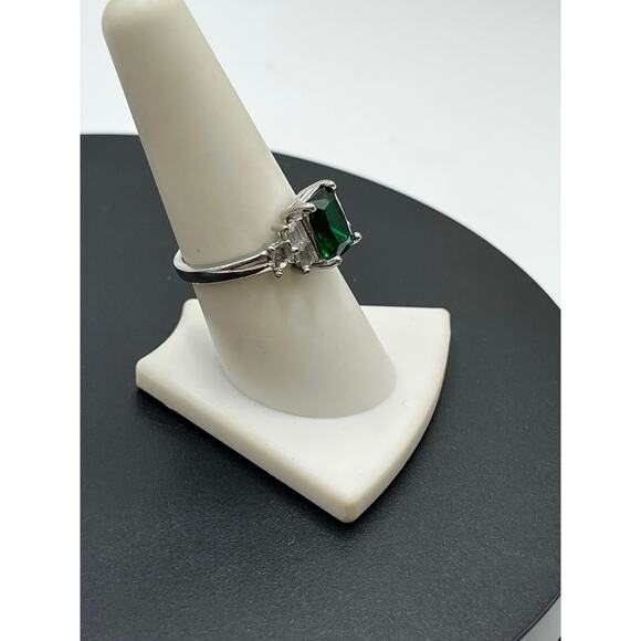 Sterling Silver Rhodium Plated Emerald Cut Green CZ Stone Baguette Side CZ 8.25 - Picture 2 of 11